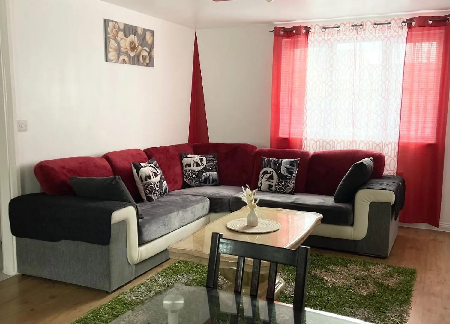 Westfield Gardens - 3 Bedroom Apartment Goodmayes United Kingdom
