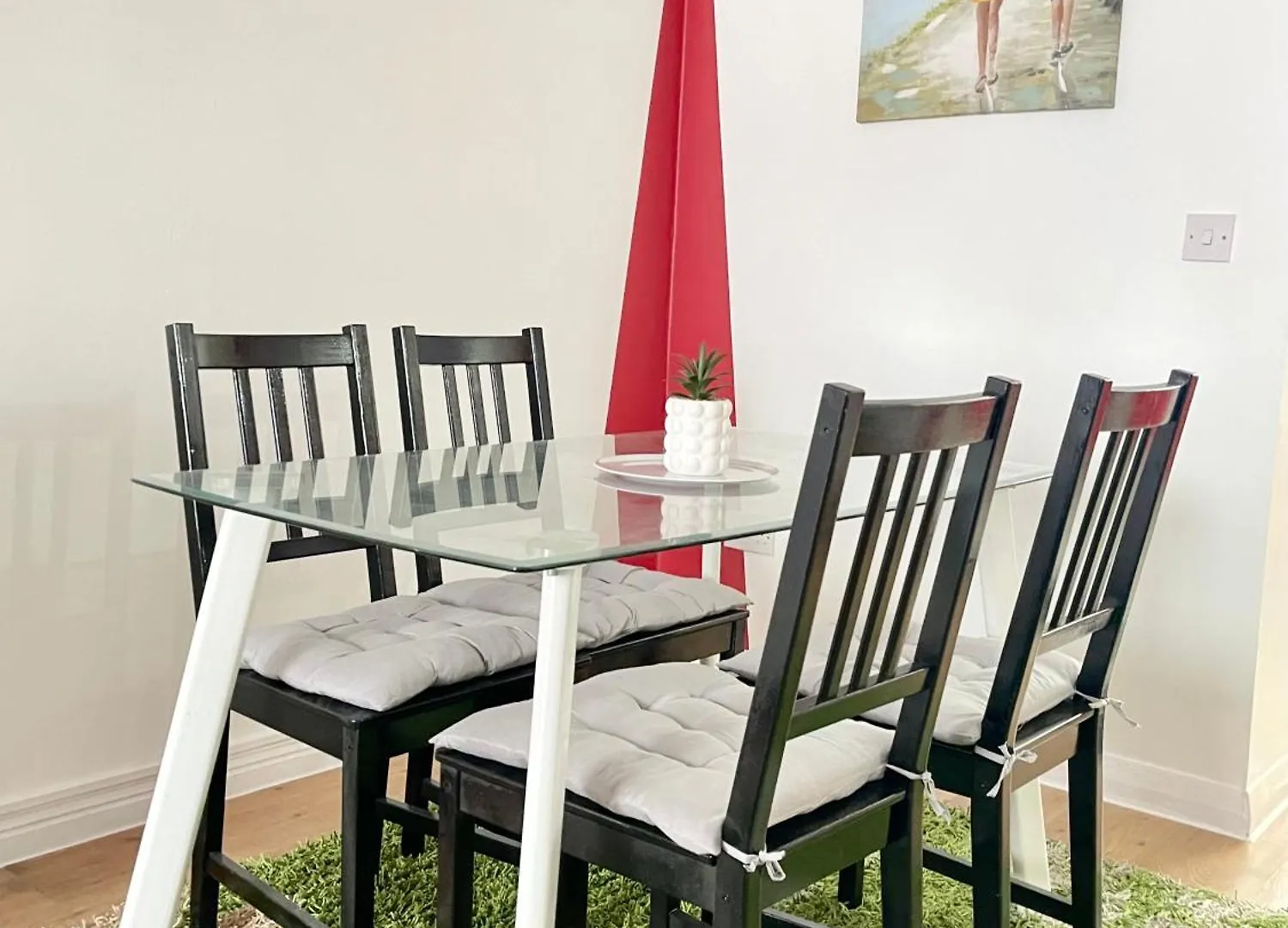 Westfield Gardens - 3 Bedroom Apartment Goodmayes