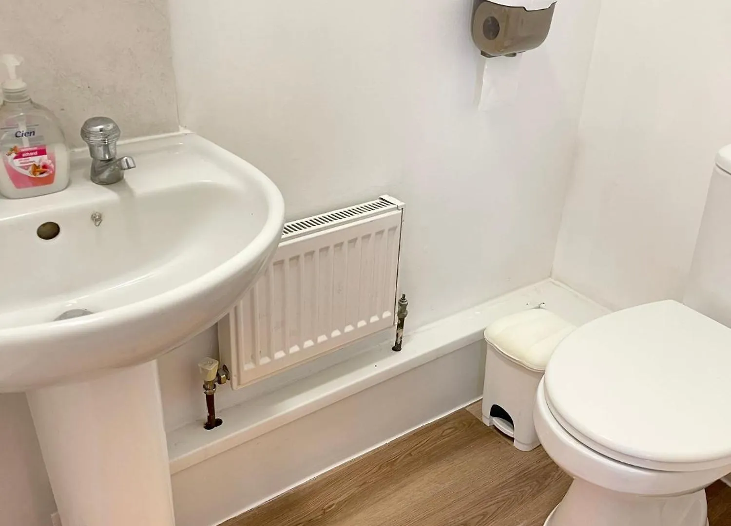 Westfield Gardens - 3 Bedroom Apartment Goodmayes Verenigd Koninkrijk