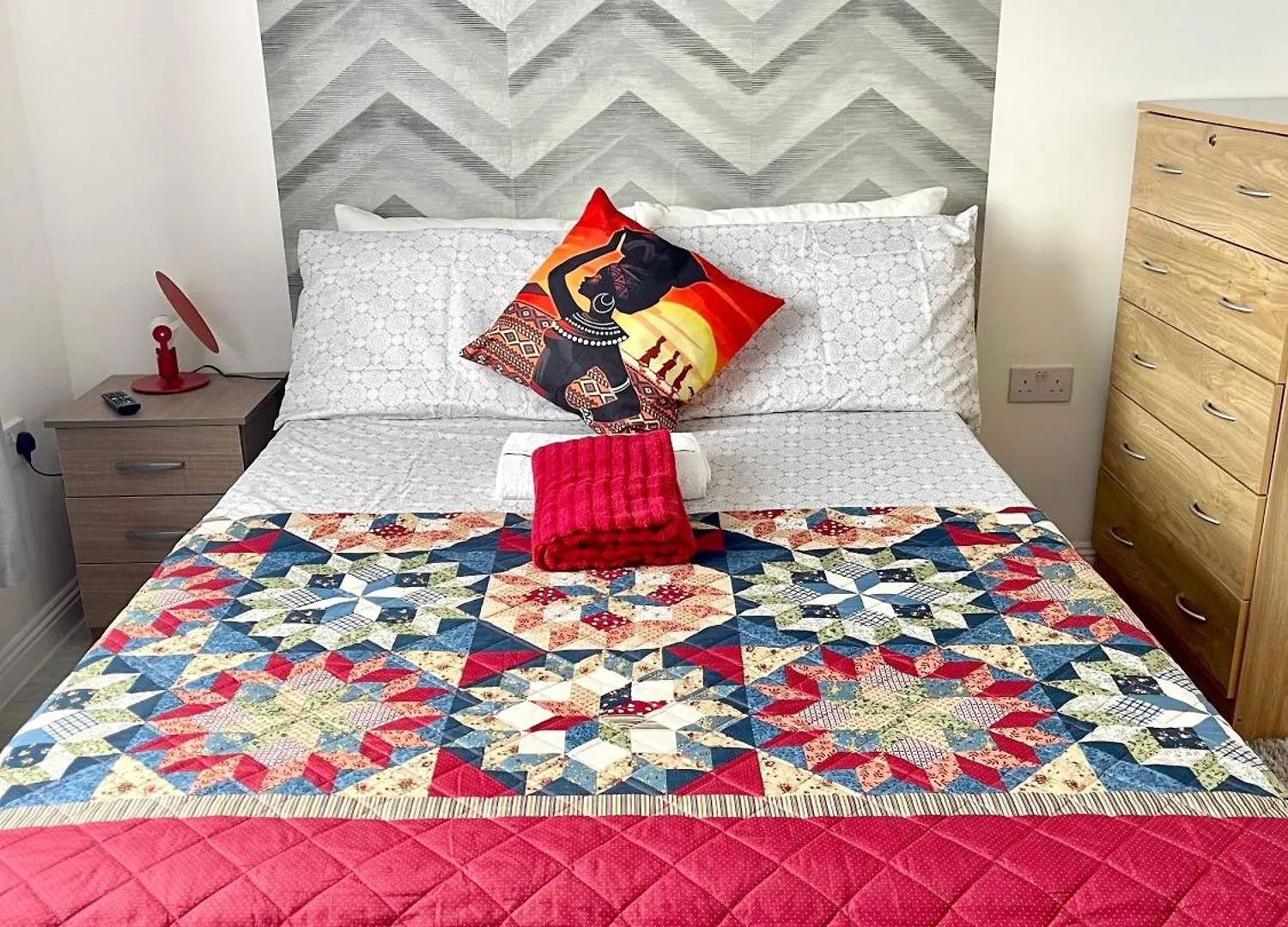 Westfield Gardens - 3 Bedroom Apartment Goodmayes