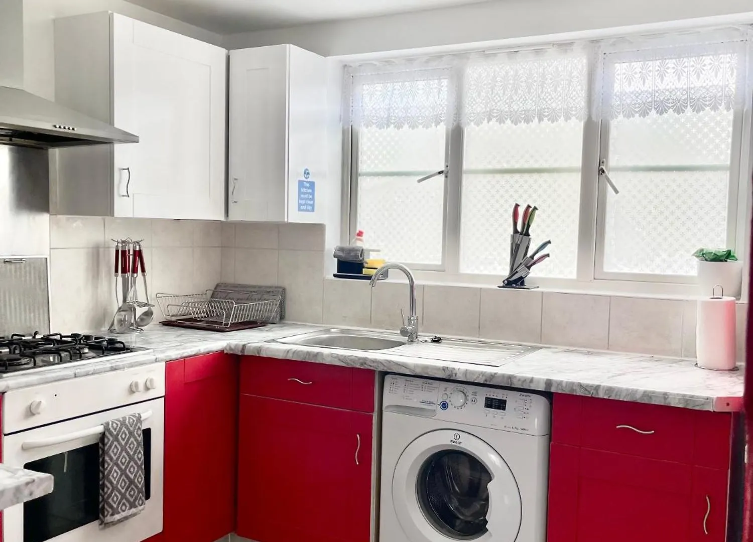Westfield Gardens - 3 Bedroom Apartment Goodmayes 0*,