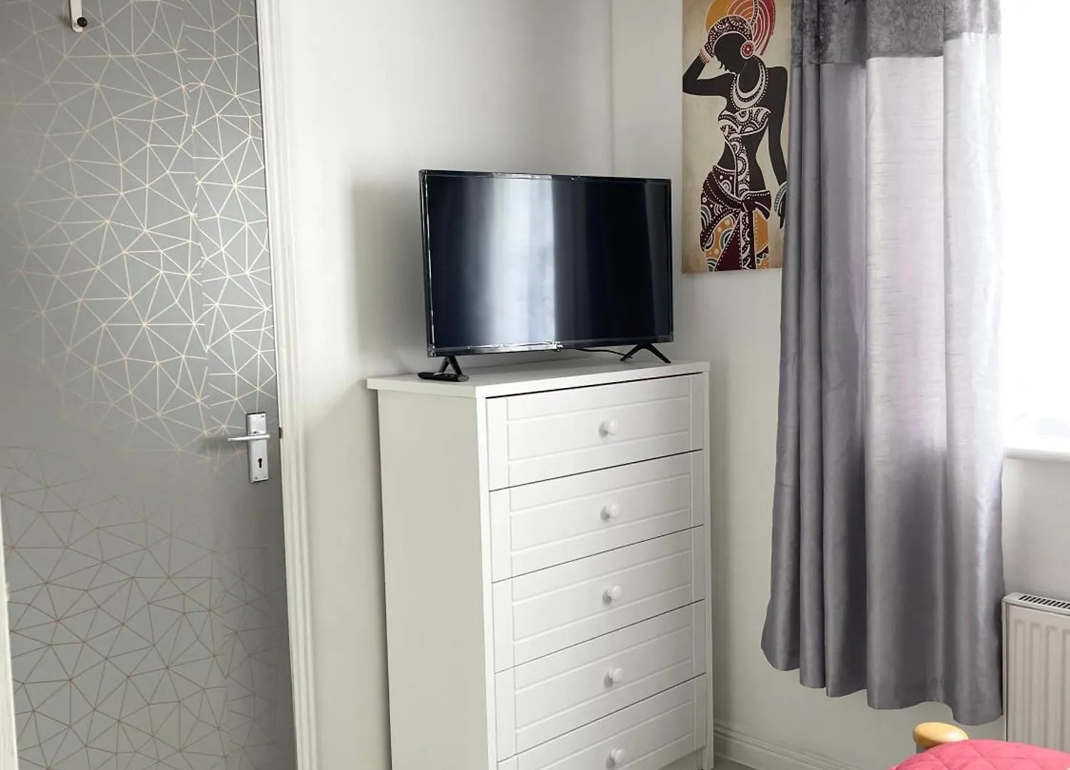 Westfield Gardens - 3 Bedroom Apartment Goodmayes